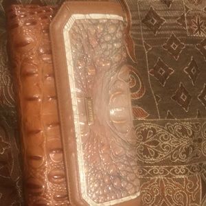 Barely used Brahmin wallet only in new condition